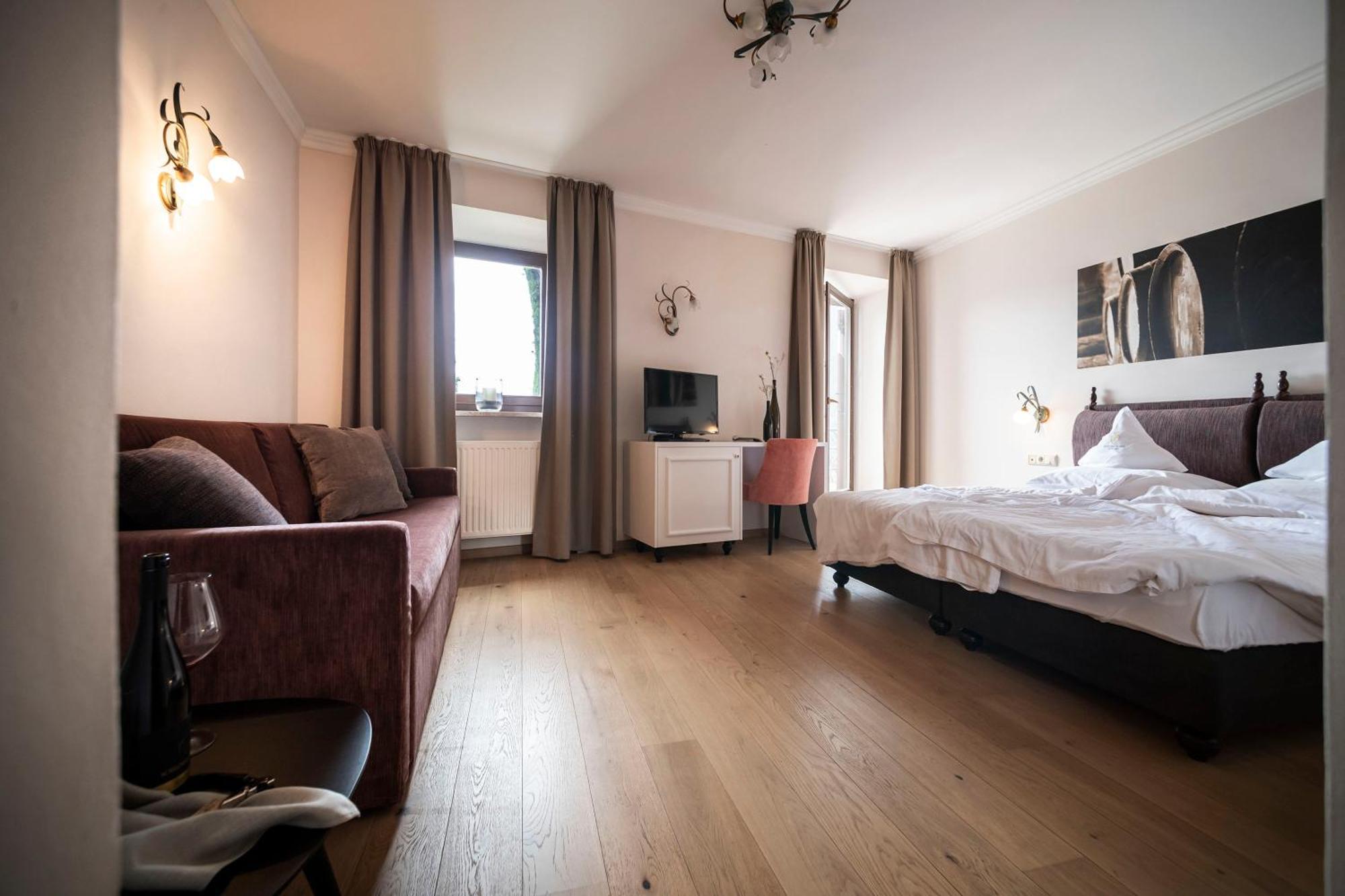 Schloss Plars Wine & Suites Лагундо Екстериор снимка